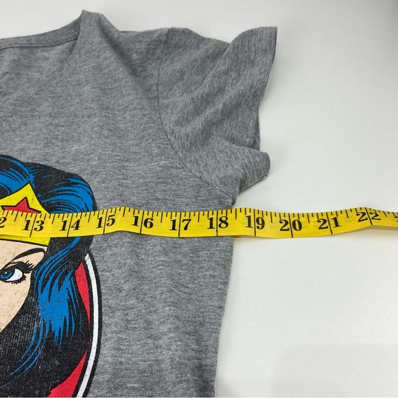 DC Comics Wonder Woman Ladies Gray T-Shirt Size M - Picture 9 of 13